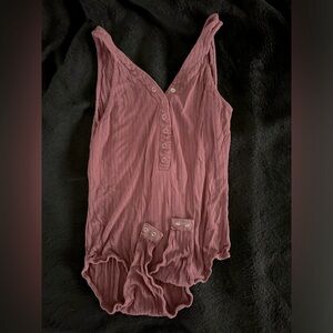 M, TIMING maroon button up romper.